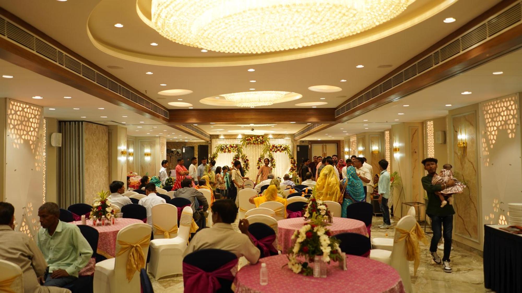 Hotel Silver Pearl อาลีการห์ ภายนอก รูปภาพ