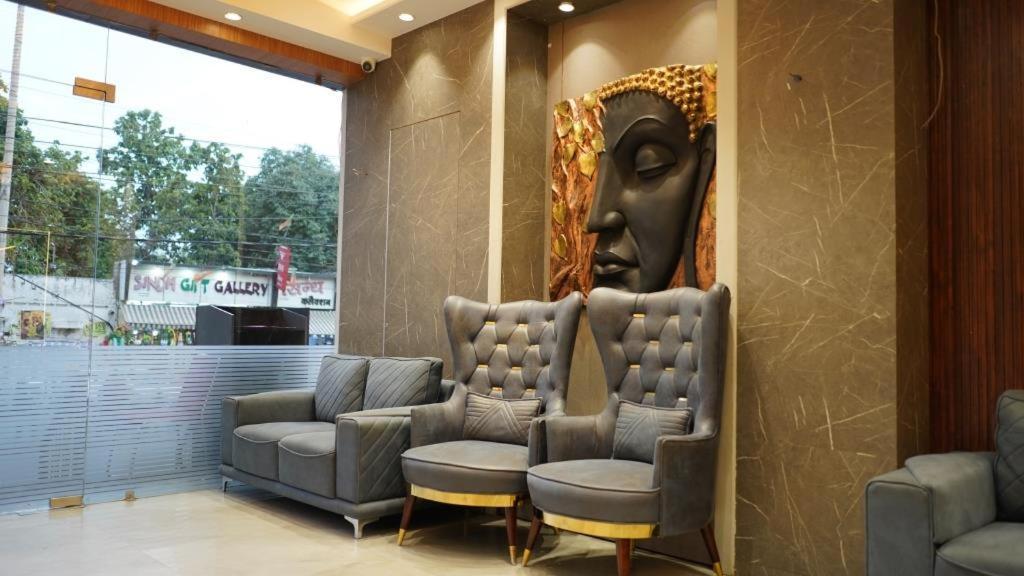 Hotel Silver Pearl อาลีการห์ ภายนอก รูปภาพ