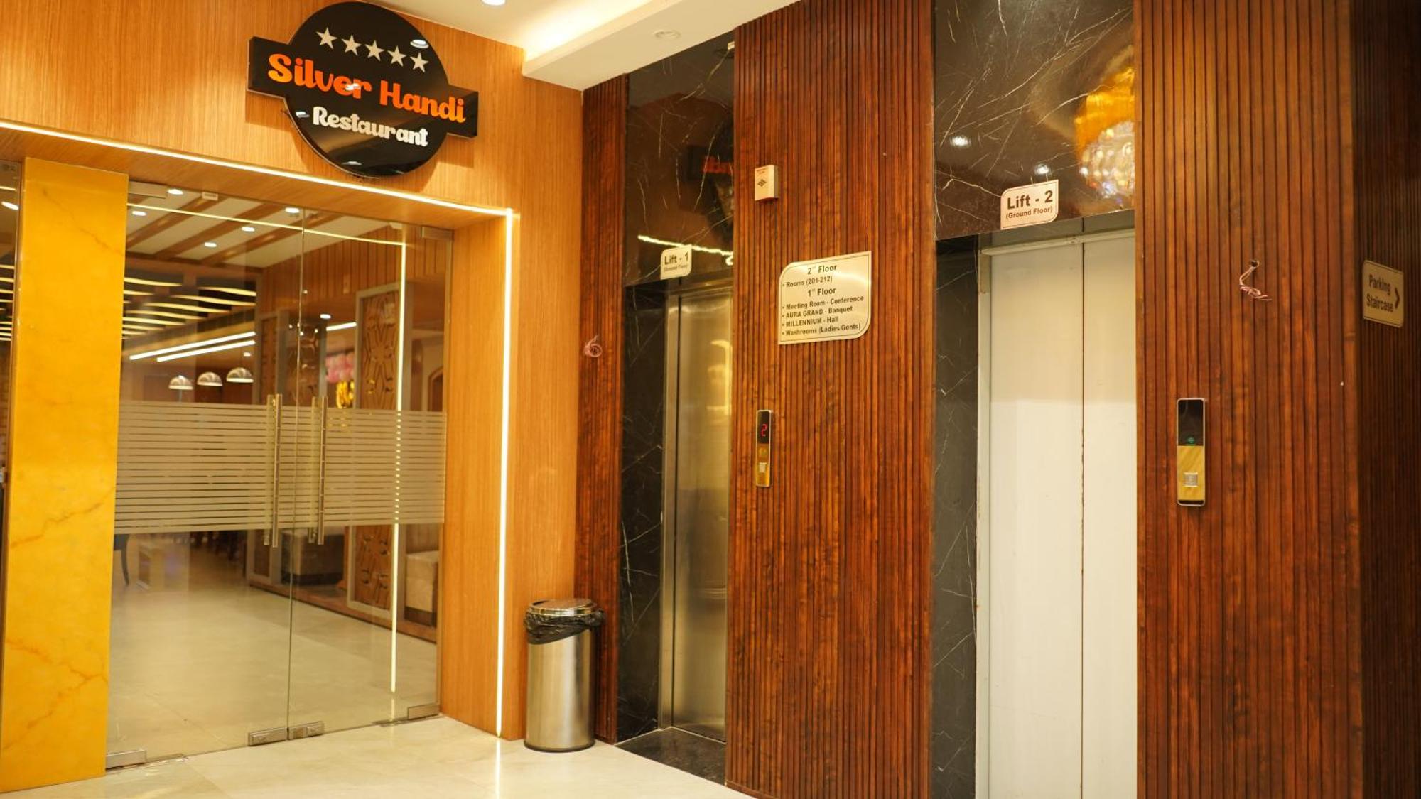 Hotel Silver Pearl อาลีการห์ ภายนอก รูปภาพ